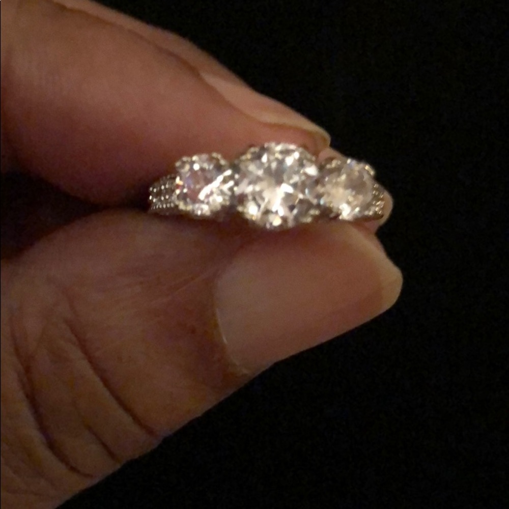 Ring - Picture 3 of 4